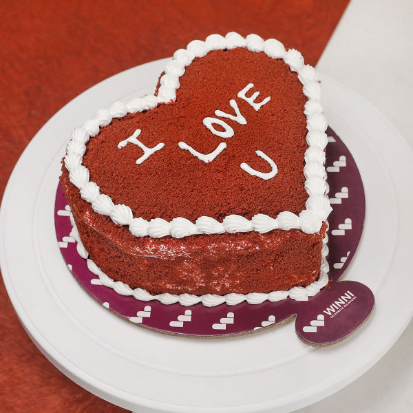 37695_lovely-red-velvet-heart-shape-cake